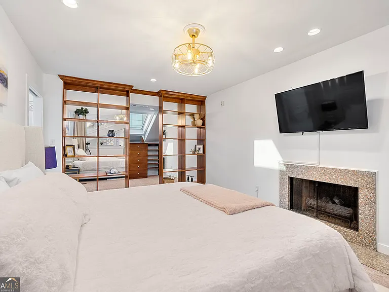 2840 Peachtree Rd NW #502 — Photo 25