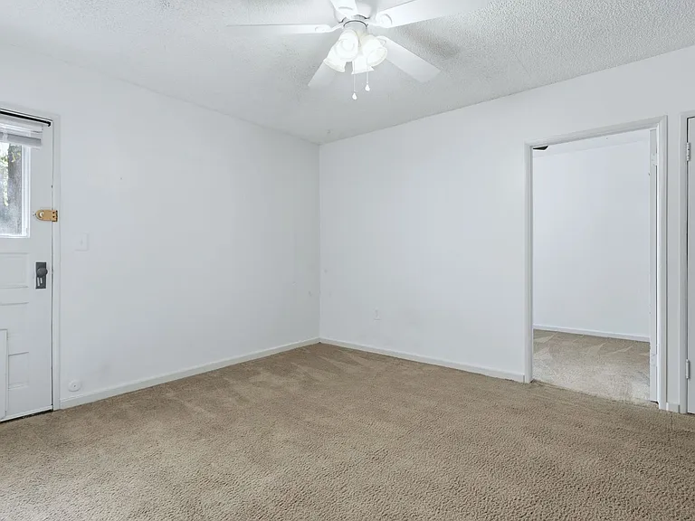 415 Lewis St — Photo 16