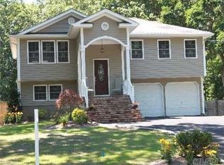 292 Pipe Stave Hollow Rd, Mount Sinai, NY 11766