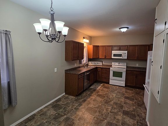 2nd image of 403 Roland St