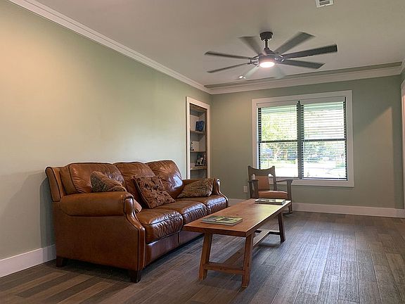 3rd image of 200 Corona Dr