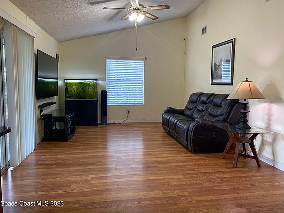 3rd image of 1314 Port Malabar Blvd NE