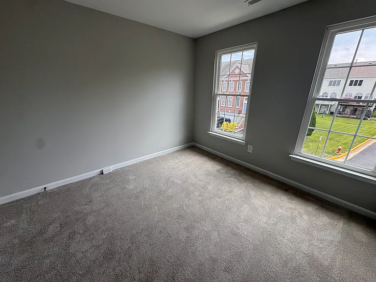 26121 Nimbleton Sq — Photo 35