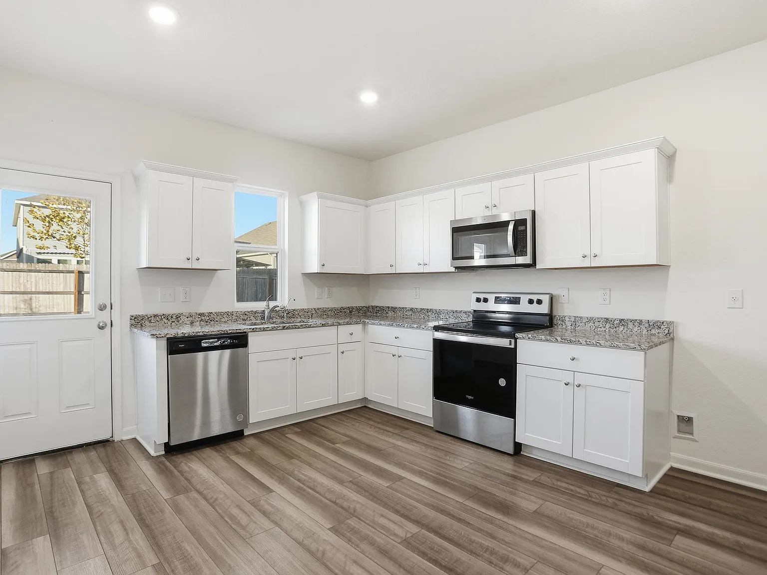 3 bed, 1211 sqft, $1,750 — Photo 4