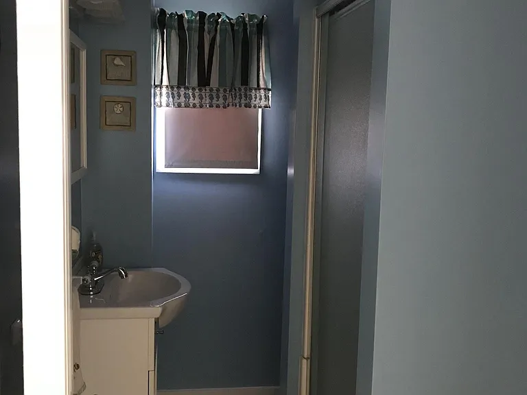 10 Carll Ave — Photo 8