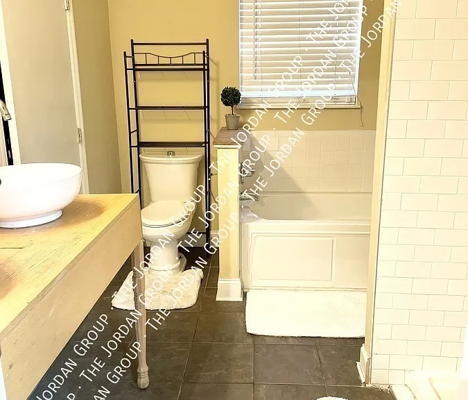 73 Robertson St — Photo 13