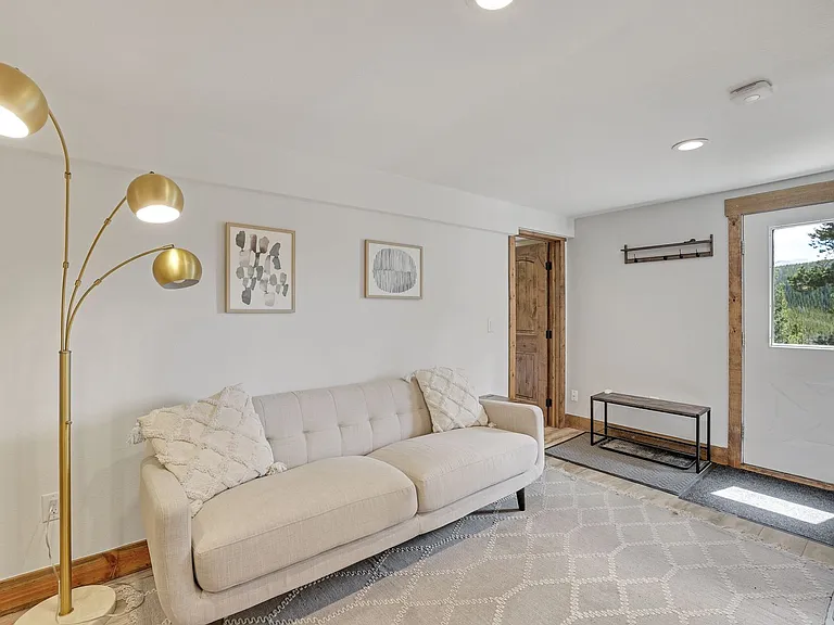 92 Club House Rd — Photo 3