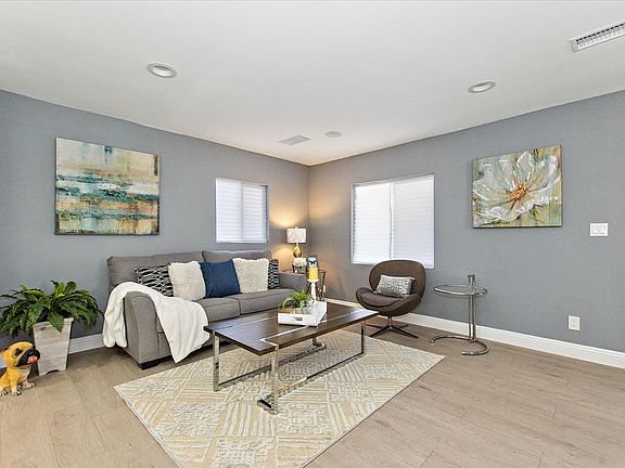 4th image of 21603 Berendo Ave
