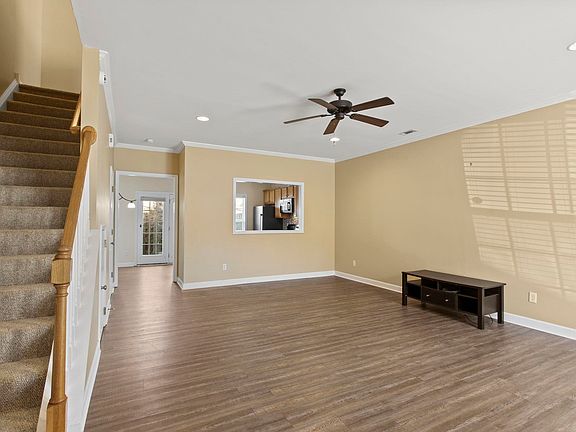 5th image of 215 Ashby Dr
