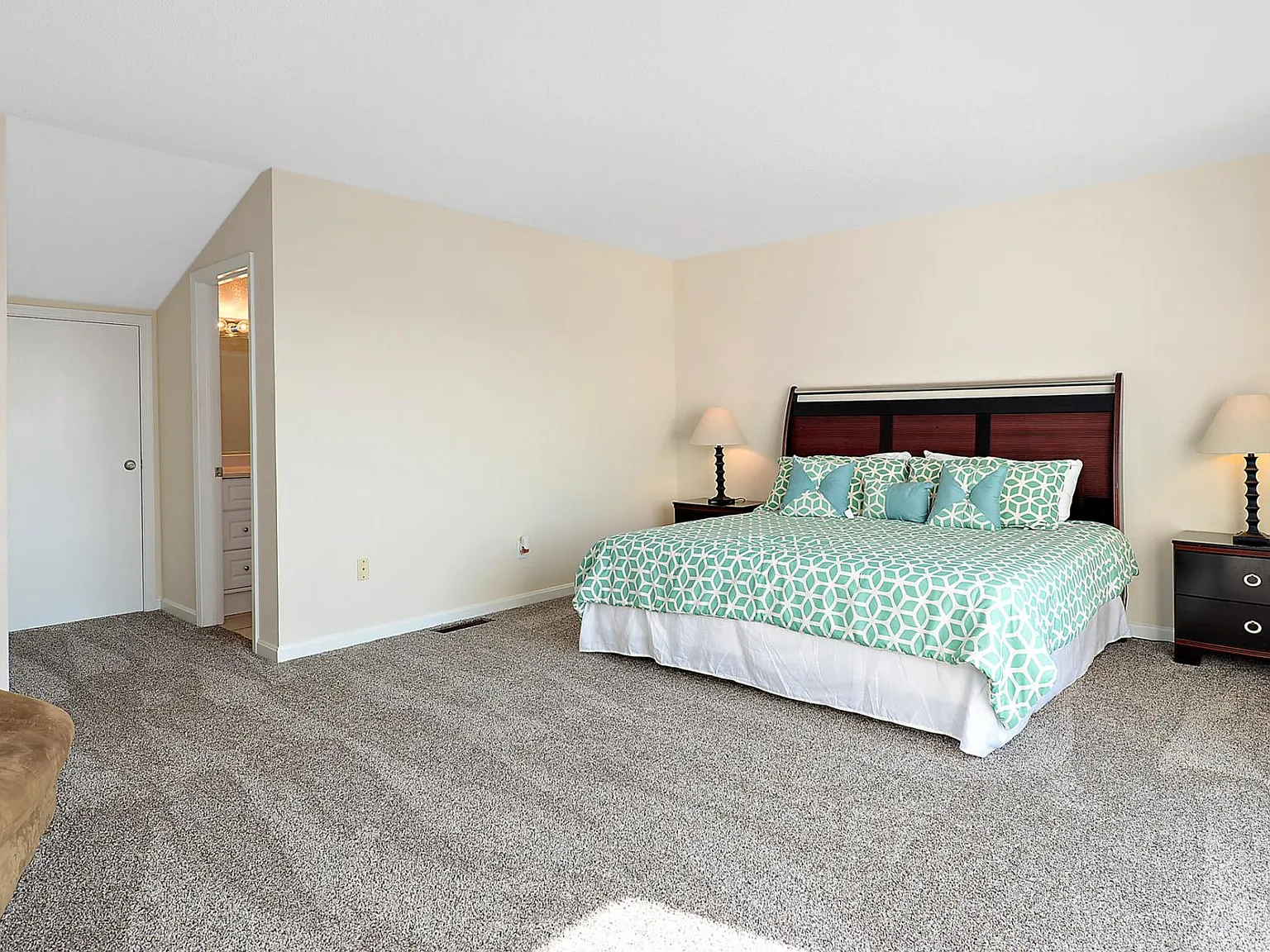 3 bed, 1600 sqft, $2,000 — Photo 4