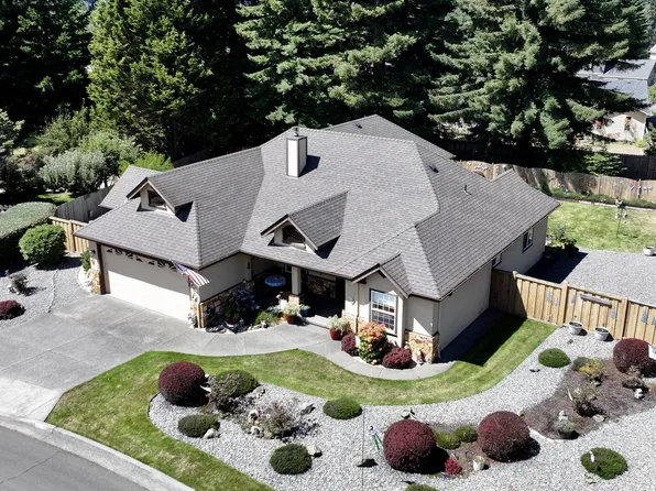 911 Midland Way, Brookings, OR 97415