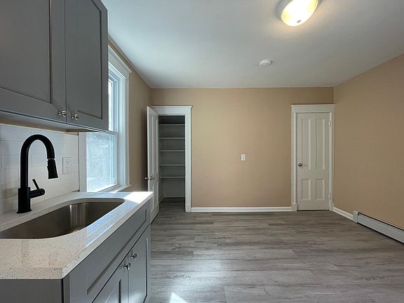 2nd image of 146 John St Floor 2