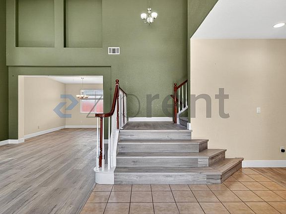 4th image of 26 Escher Cir