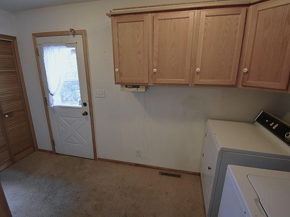 4th image of 121 E Dunkerton Rd