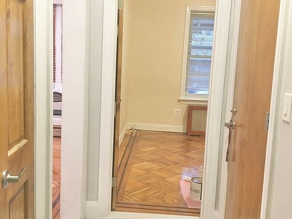 4th image of 2006 E 15th St Floor 1