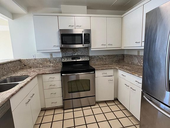 4th image of 1 Daniel Burnham Ct APT 1212