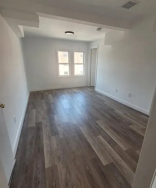 3 bed, 1.0 bath, 900 sqft, $2,150 — Photo 4