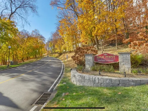 200 High Point Drive #8, Hartsdale, NY 10530