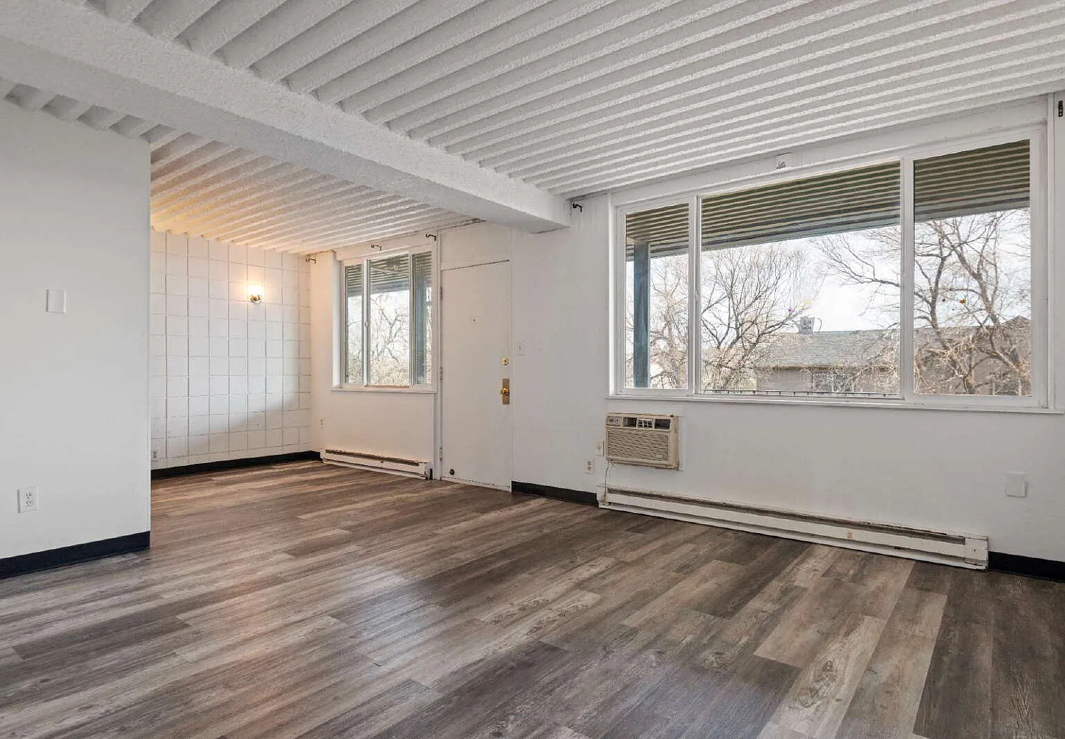 2 bed, 1.0 bath, $995 — Photo 3