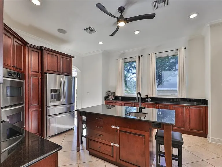 602 Saxony Blvd — Photo 10