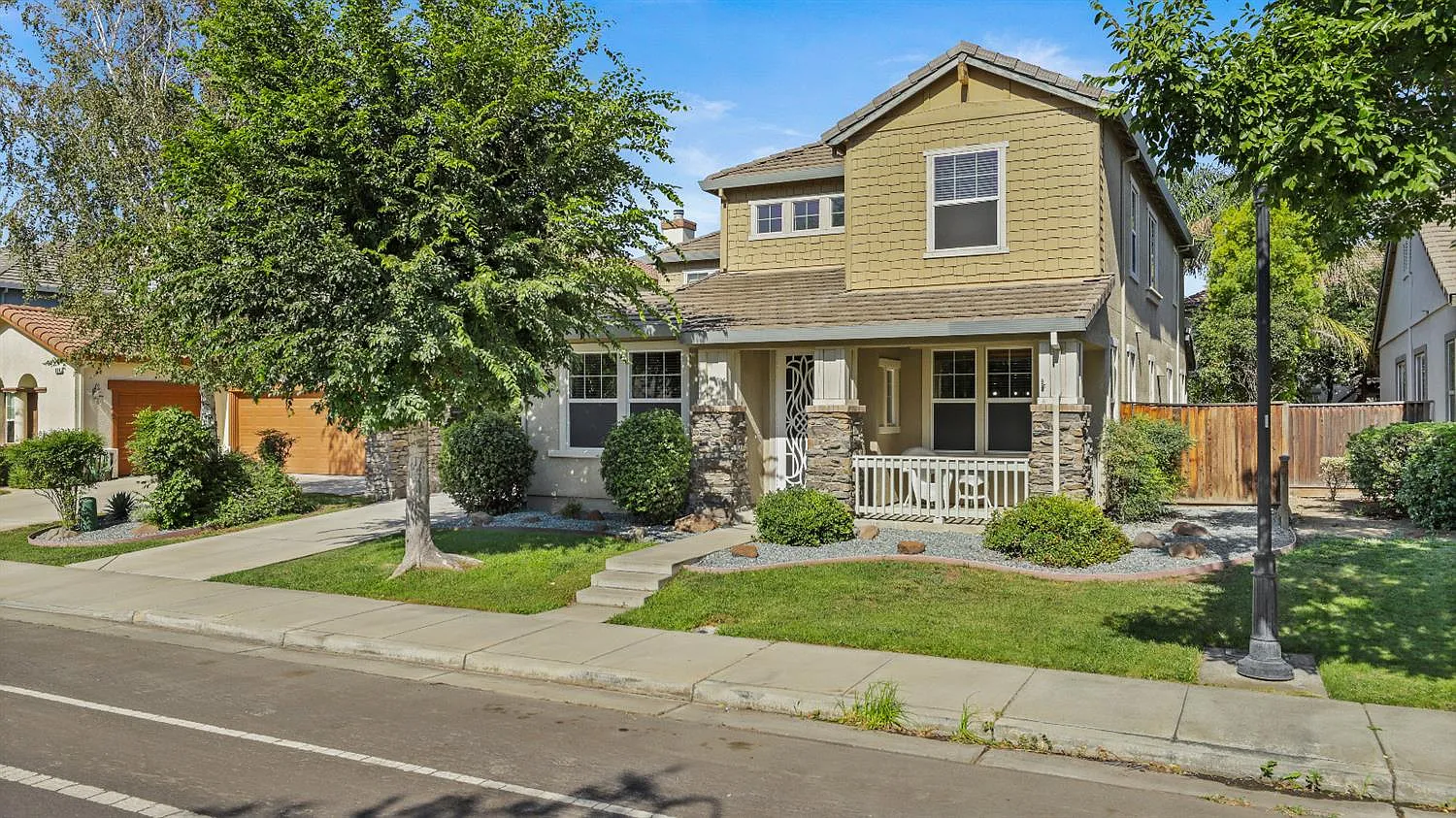 594 Presidio Pl photo 1