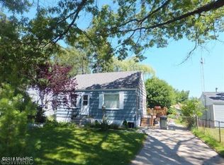 2116 Columbus Ave, Norton Shores, MI 49441