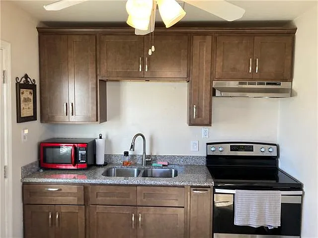 2 bed, 1.0 bath, 750 sqft, $1,300 — Photo 4