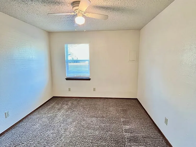 300 Chalmette Dr — Photo 6