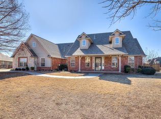 1304 Redbud Ct, Moore, OK 73160