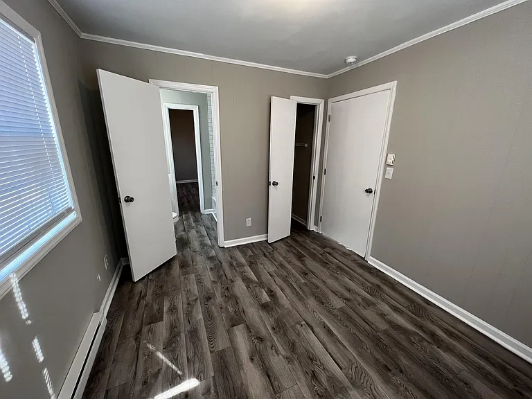 208 W Chestnut St — Photo 3