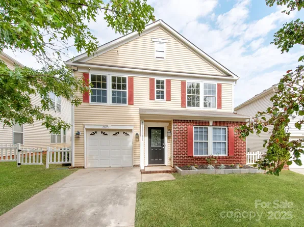 2027 Dunsmore Ln, Waxhaw, NC 28173