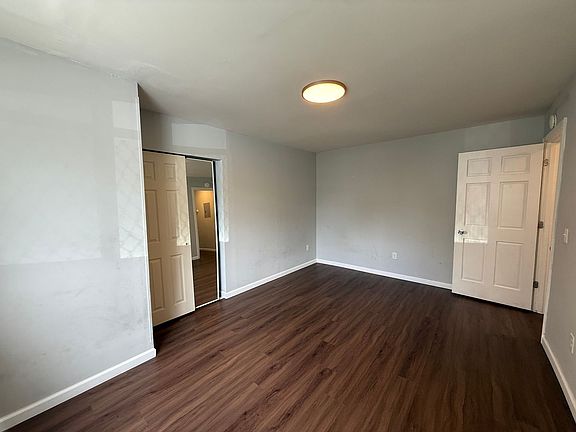 5th image of 555-565 N Kent St #102