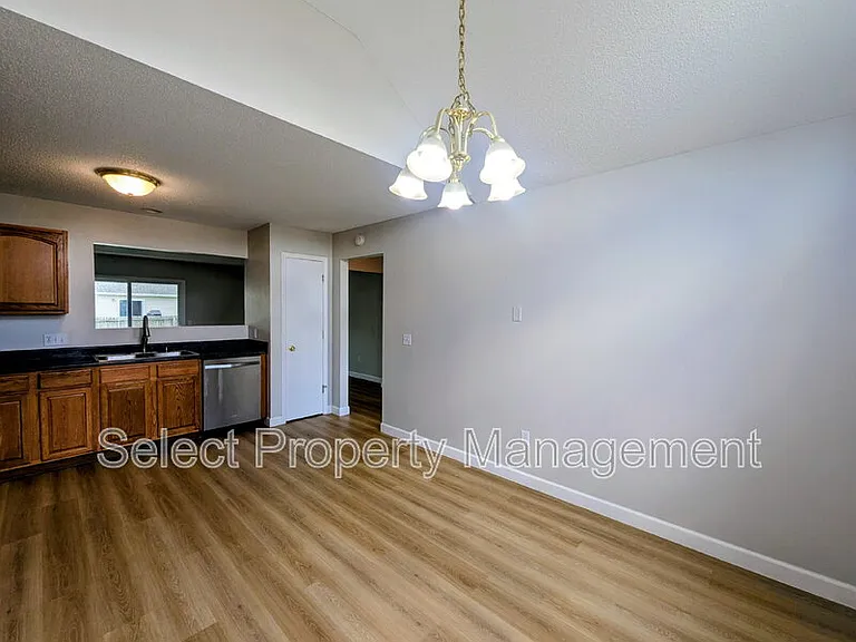 7921 Edinburgh Pl — Photo 4