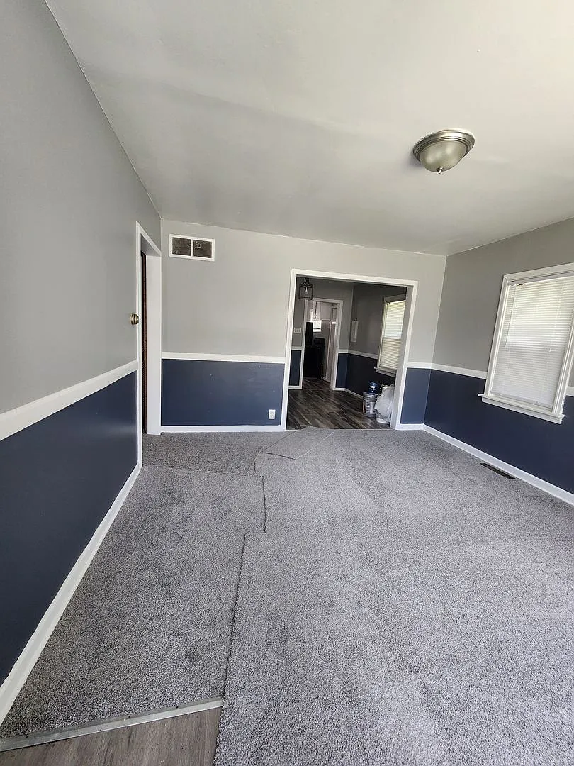 One Level VERY updated Home with (1) Car Garage! — Photo 4