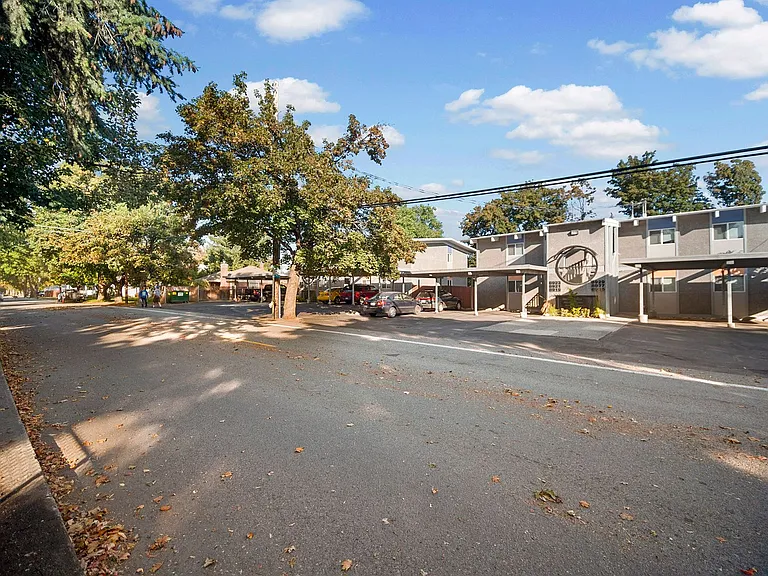 Renovated 2bd/1ba Millwood Apartment | A/C | Covered Parking | Pet Friendly | Avail Upon Request — Photo 14