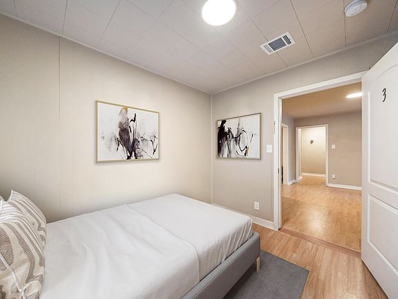 Disclaimer: This photo has been virtually staged. Not all furnishings seen will be included. Please view the virtual tour.