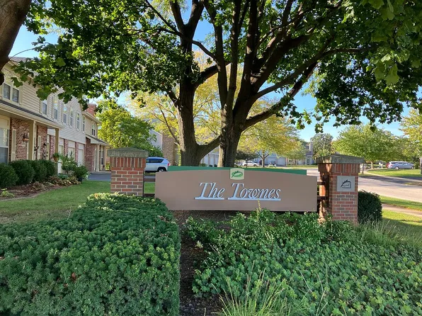 3094 Anton Cir, Aurora, IL 60504