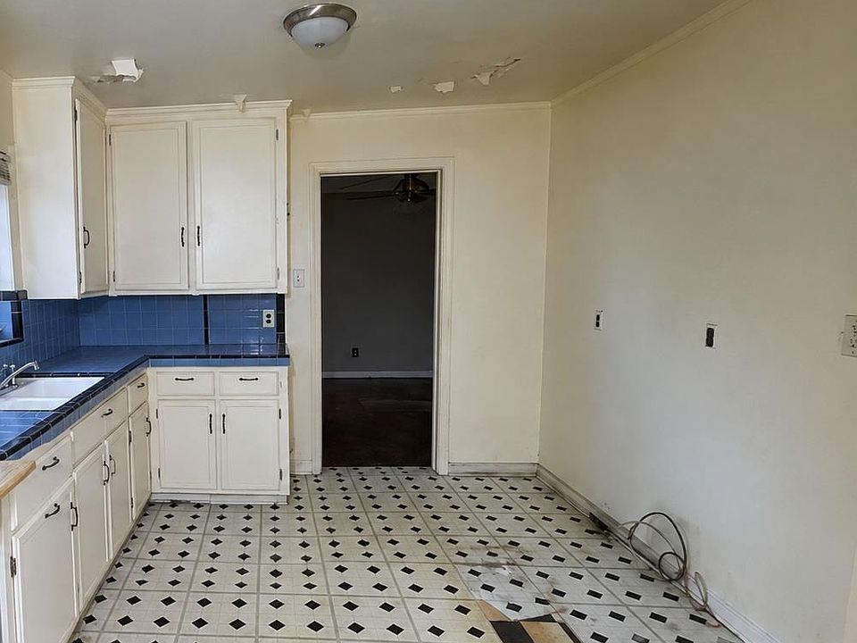 7th image of 13401 Hartwell St