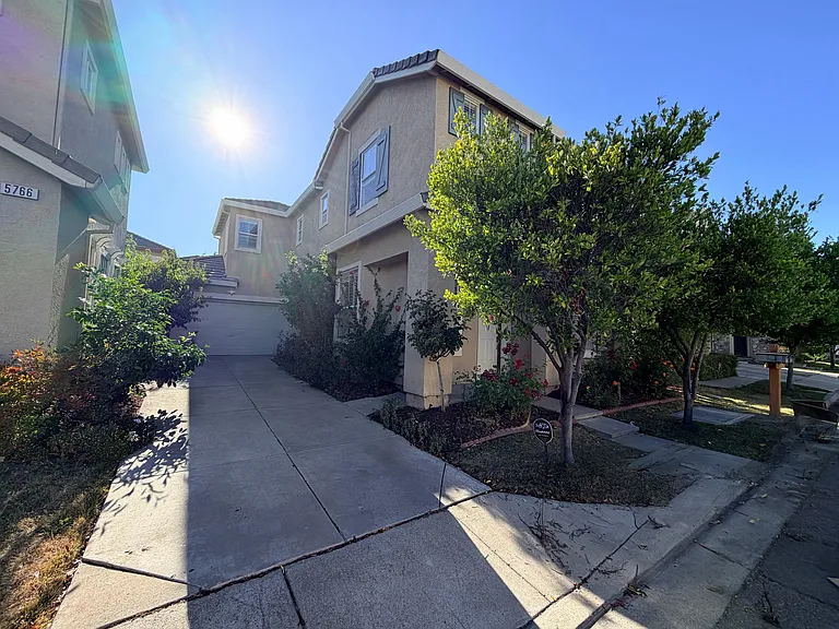 5780 Shadow Hill Dr — Photo 2