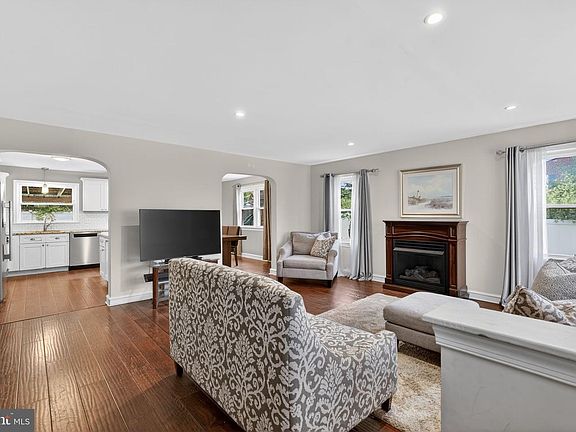 4th image of 226 Canterbury Dr