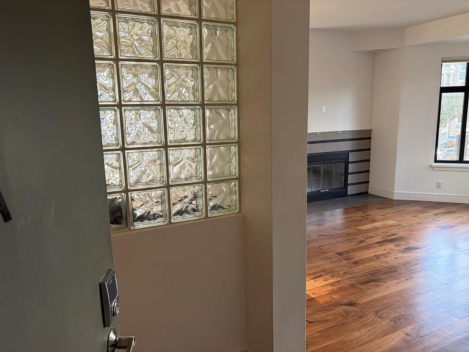 2 bed, 1278 sqft, $9,500 — Photo 3