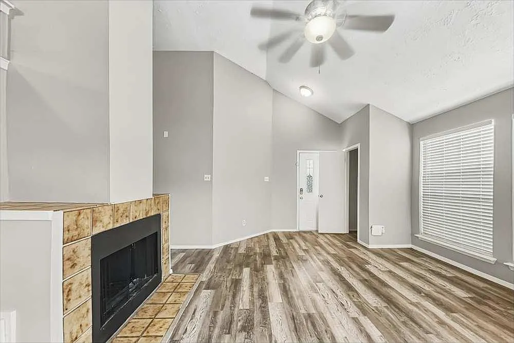 3 bed, 2.0 bath, 1107 sqft, $1,690 — Photo 4