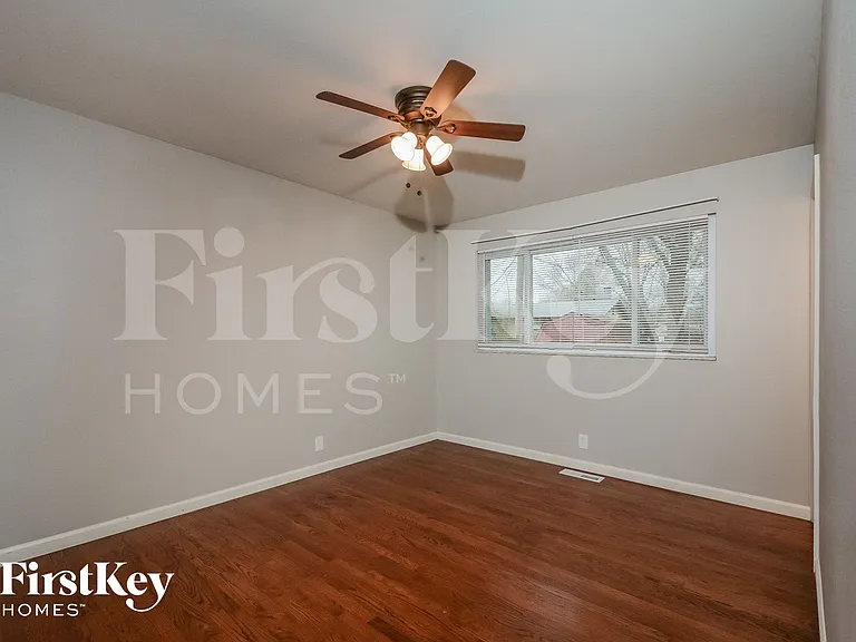 2415 Cambridge Dr — Photo 7