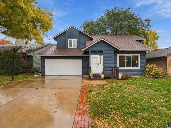 2404 S Avondale Ave, Sioux Falls, SD 57110