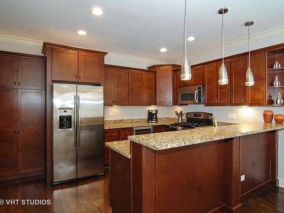 5th image of 1538 W Walton St APT 1