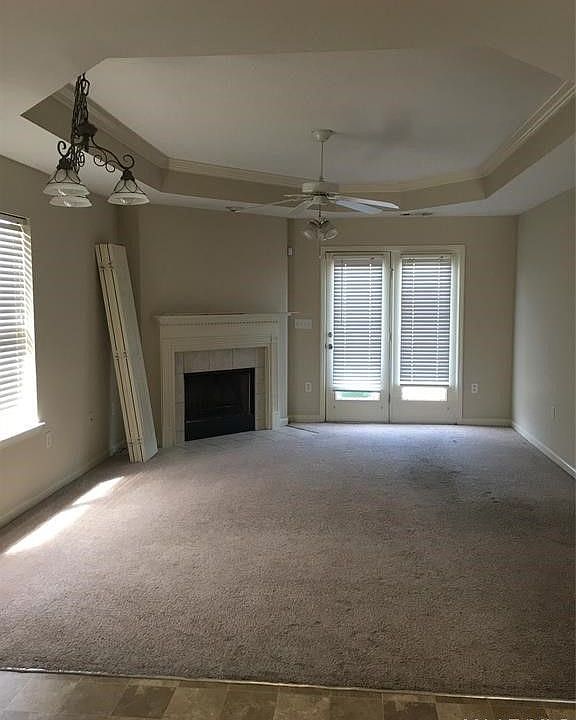 1st image of 460 Park Lake Dr