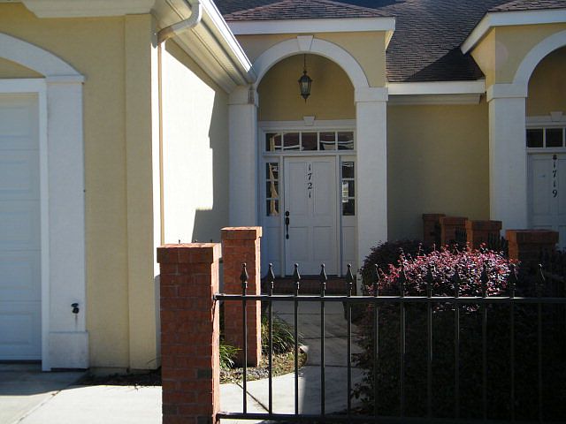 1st image of 1721 Villa Dr