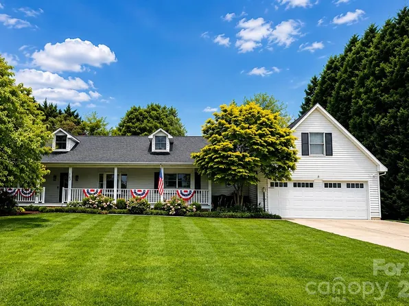 567 Canvasback Rd, Mooresville, NC 28117