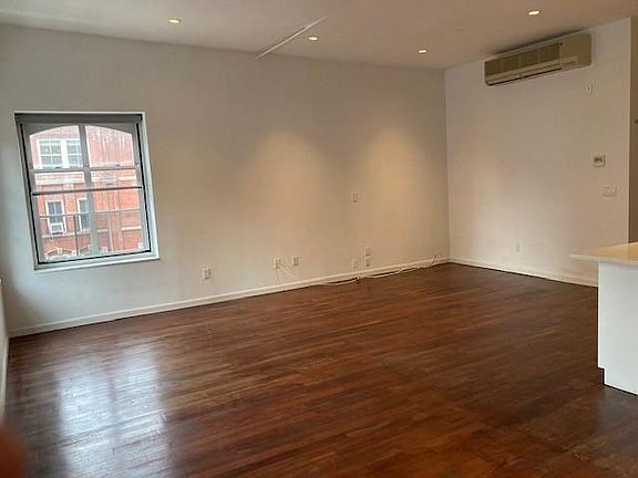 3rd image of 112 Reade St #Penthouse