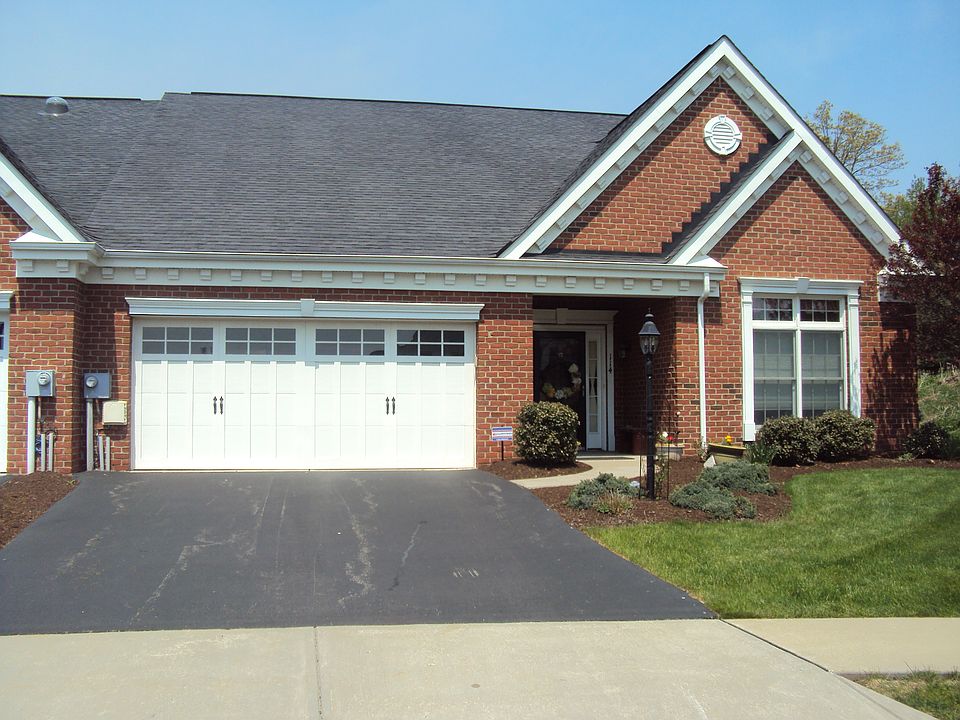 Patio Home w/ 2 Car Garage